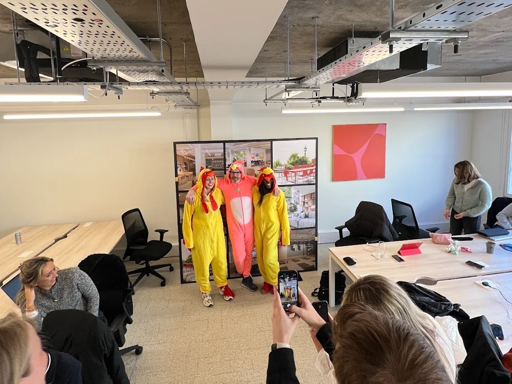 A work team gathered together before the hunt starts